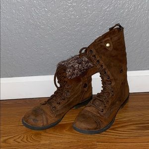Brown reversible combat boots